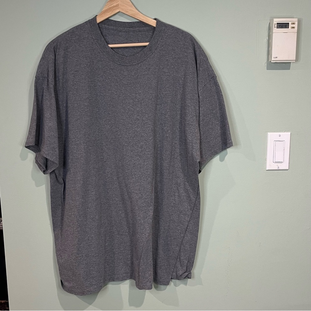 6/$25Charcoal Gray Men's Short Sleeve Tee